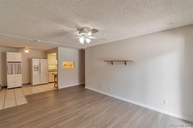 Building Photo - 1400 Golden Cir