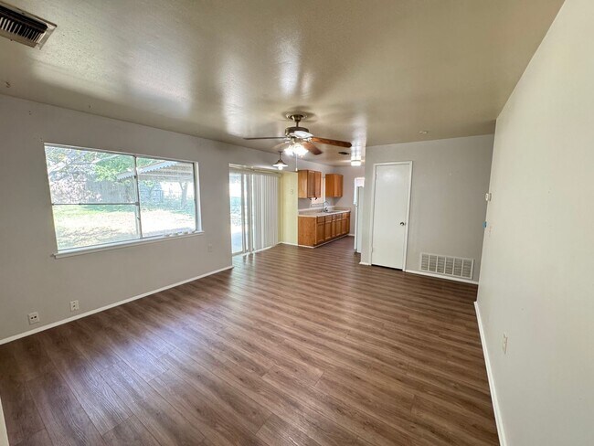Foto del edificio - NICE 3 BR HOME W/ EASY ACCESS TO FT. SAM, ...