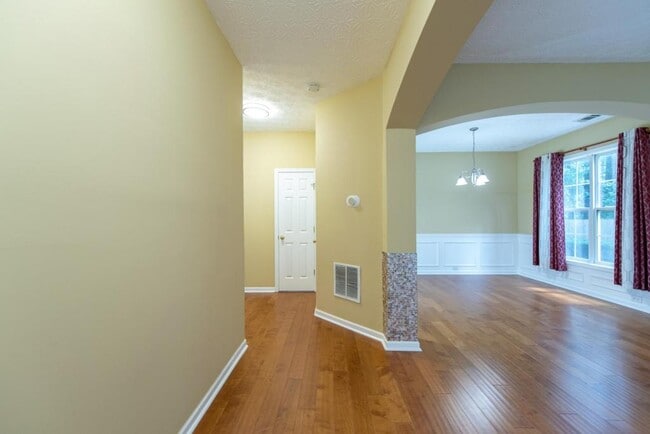 Foto del edificio - 2227 Longmont Dr