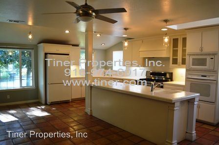 Building Photo - 4237 Mason Ln