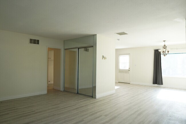 Foto del edificio - 39220 Karen St