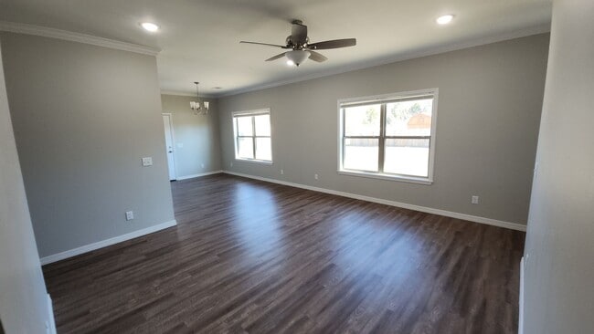 Foto del edificio - 3319 E 4th St