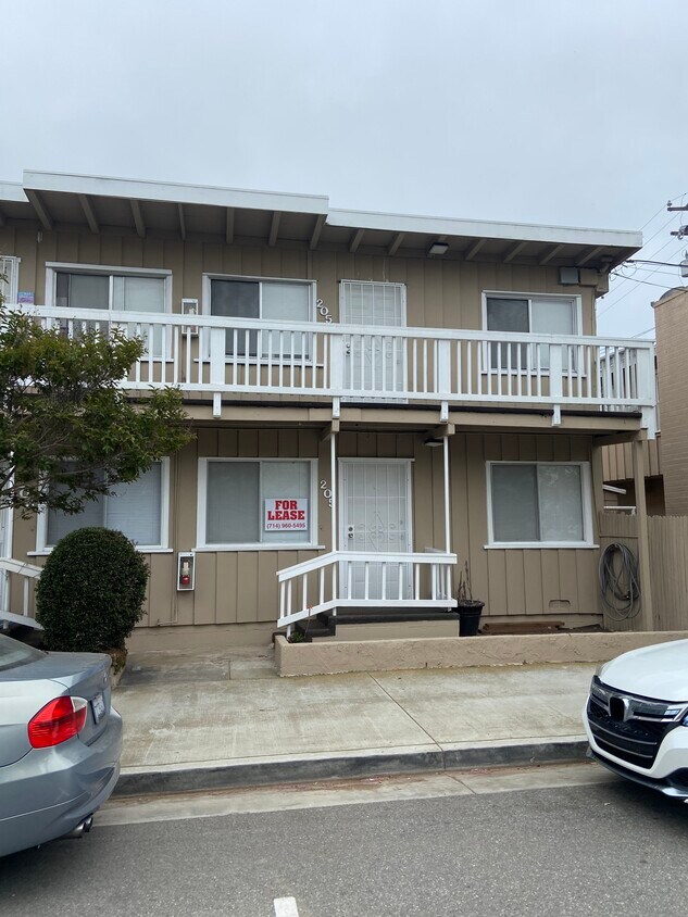 Primary Photo - 205 Acacia Ave