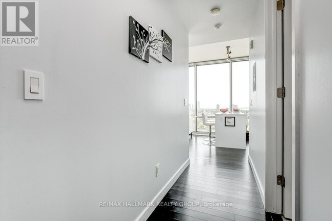 Photo du bâtiment - 201-1201 Parkdale Ave