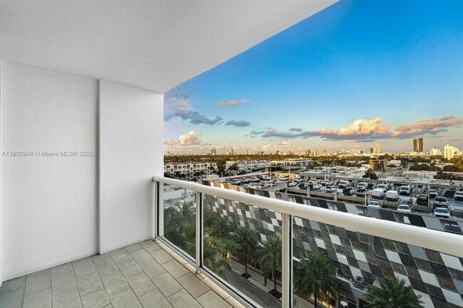 Building Photo - 1800 Sunset Harbour Dr