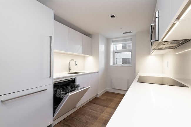 Photo du bâtiment - 49 St Clair Ave W