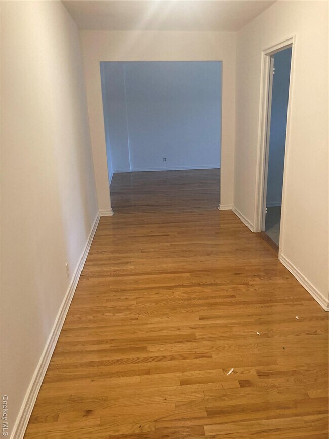 Foto del edificio - 21 Schenck Ave