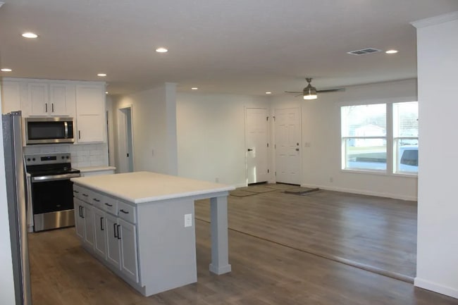 Foto del edificio - 3430 Sharon Ln