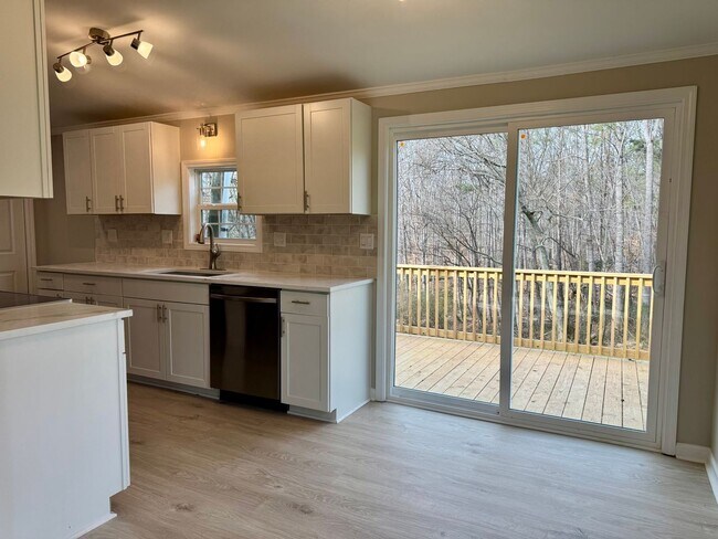 Building Photo - Lovely home and location!