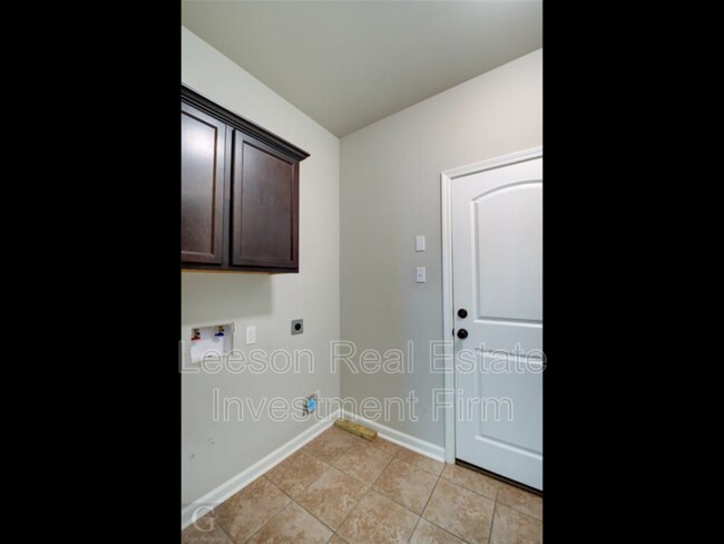 Building Photo - 652 Riverscape Dr