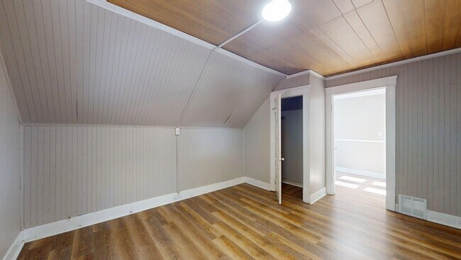 Foto del edificio - 2818 E 119th St