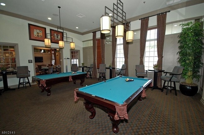 Foto del edificio - 37 Brownstone Rd