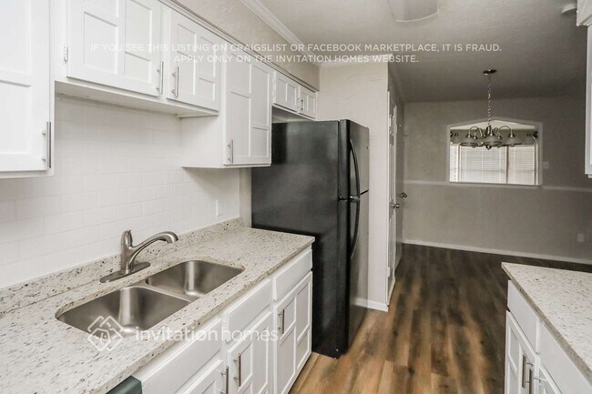 Building Photo - 1613 Willowbrook St
