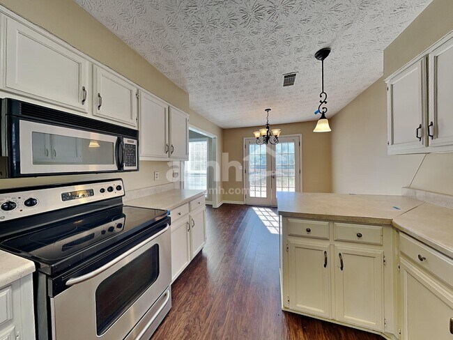 Foto del edificio - 4615 Wheeler Creek Dr