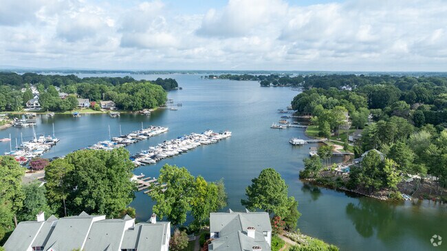 Vista de vela - Sailpointe at Lake Norman