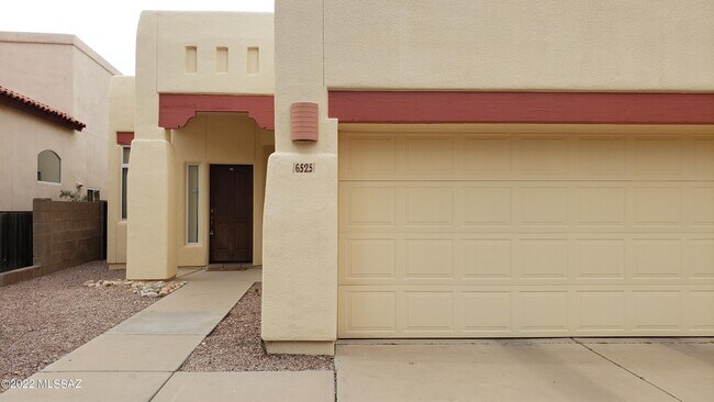 Foto del edificio - 6525 N Shadow Bluff Dr
