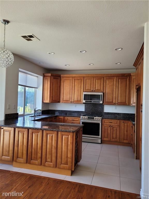 Building Photo - 5 br, 2.5 bath House - 11774 Oakhurst Way