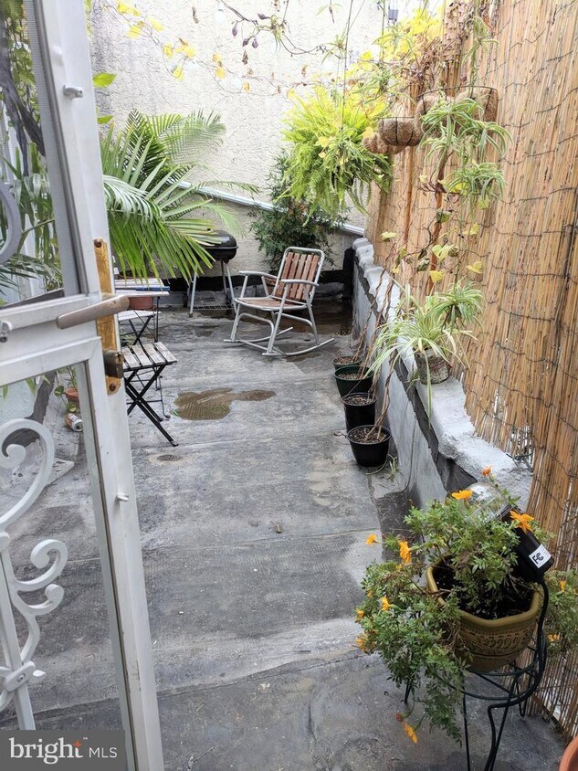 Primary Photo - 1545 W Passyunk Ave