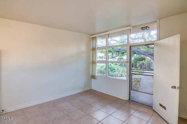 Building Photo - 62 Avenue 64