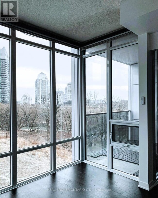 Building Photo - 88 Park Lawn Rd