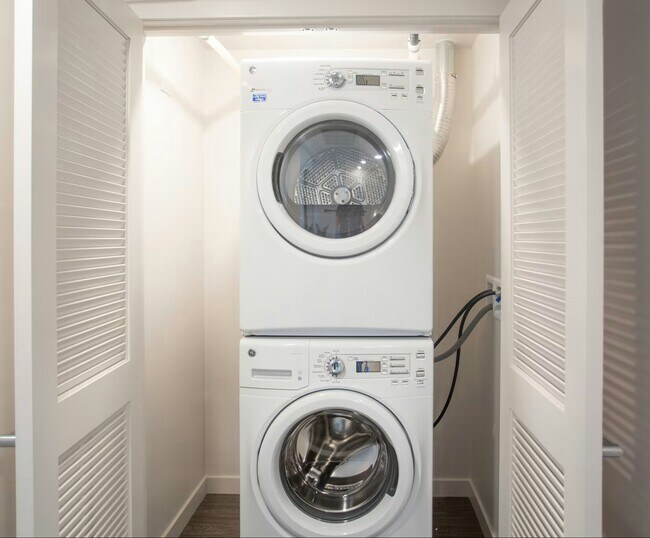 Building Photo - 21425 Vanowen St