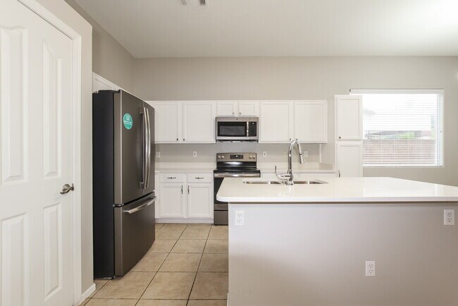 Building Photo - 13587 W Tara Ln