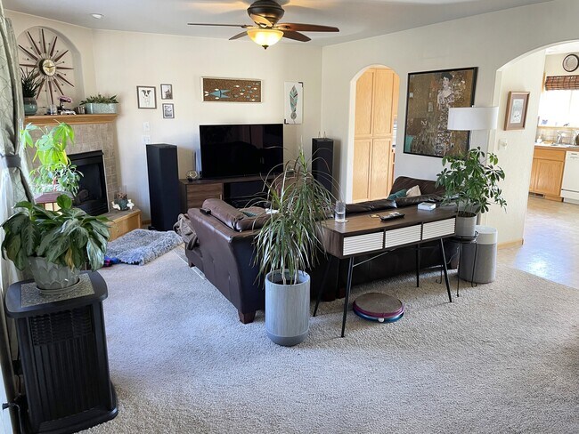 Foto del edificio - 1678 Rhyolite St