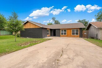 Building Photo - 1204 Spearson Ln