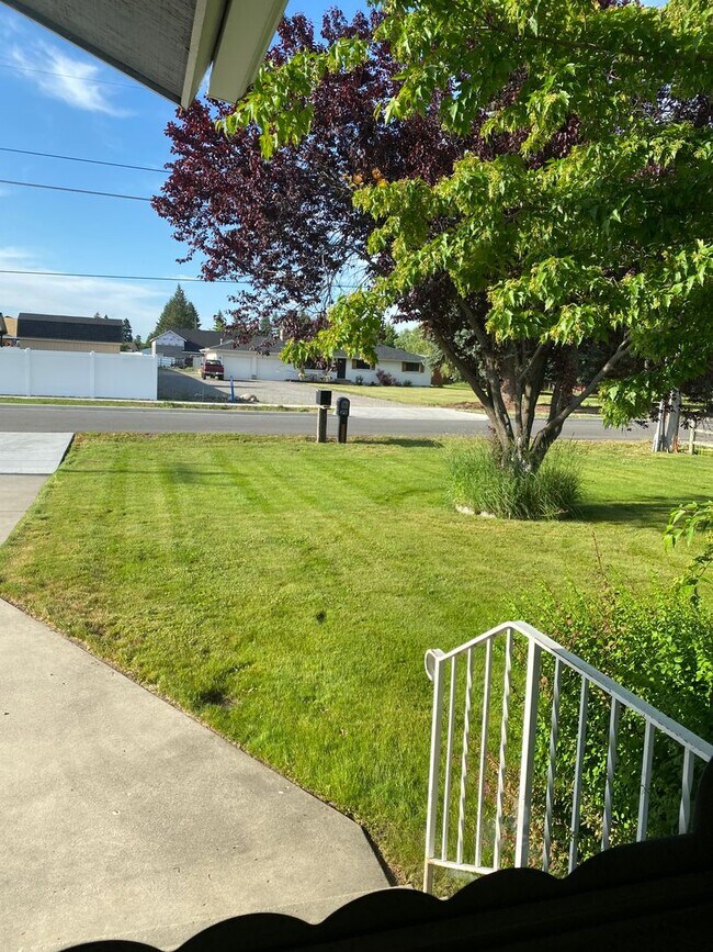 Building Photo - LACEY AVENUE HOME WITH SHOP (APP#141)