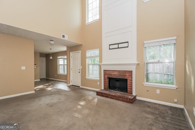 Foto del edificio - 7175 Springchase Way