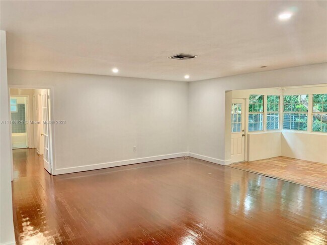 Foto del edificio - 6811 SW 76th Ter