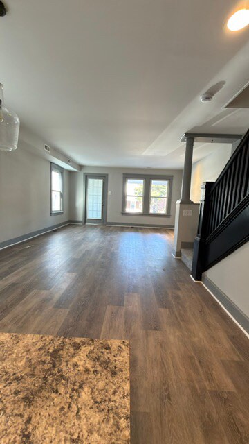 Building Photo - 284 W Maple St