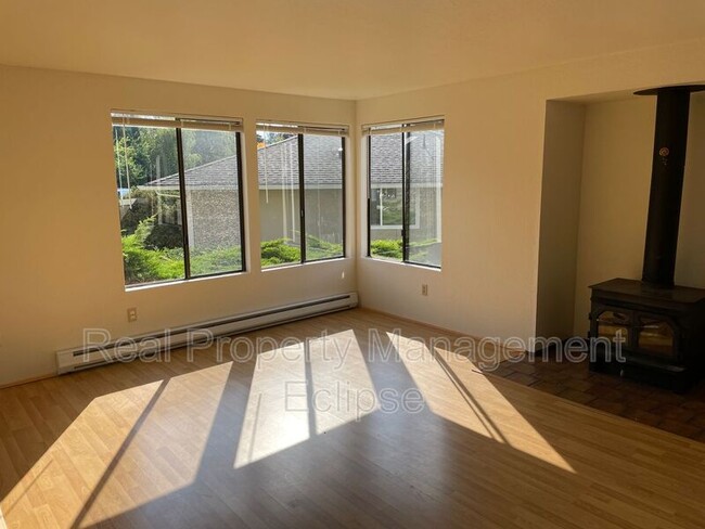 Building Photo - 17319 Stone Ct N