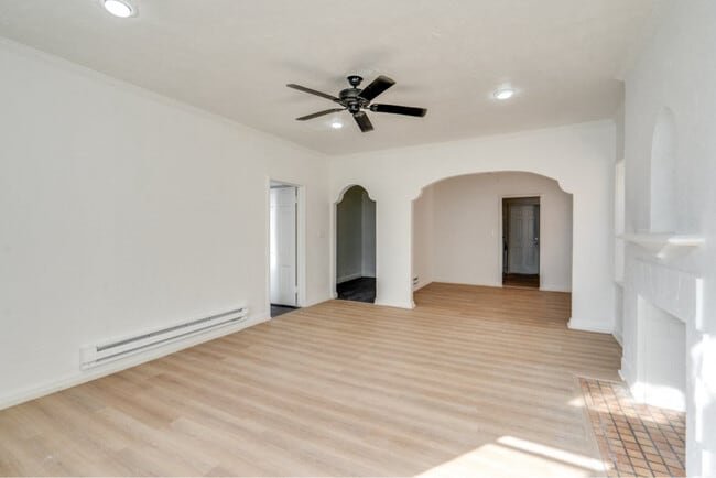 Photo - 2828 S Moreland Blvd Apartment