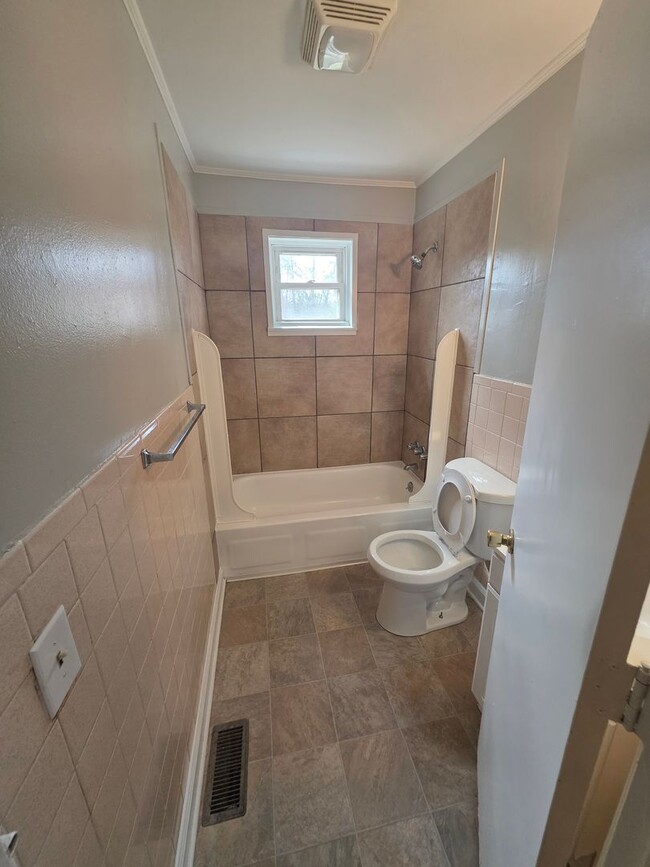 Building Photo - 4848 Berl St