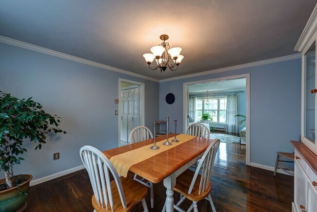 Foto del edificio - 4 bed 3 bath single-family home for rent 8...