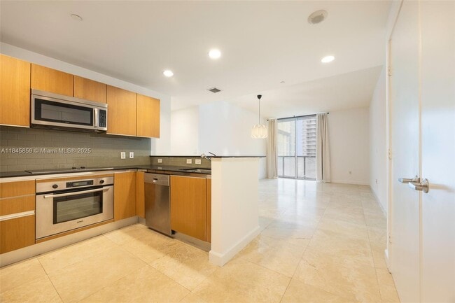 Building Photo - 1060 Brickell Ave