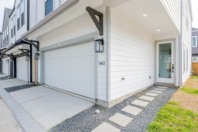 Foto del edificio - 8402 Berry Green Ln