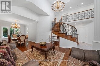 Building Photo - 95 Shaftsbury Ave