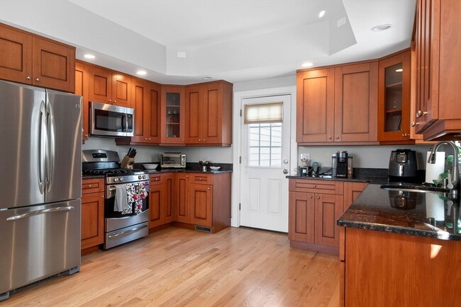 Building Photo - 170 W 3rd St