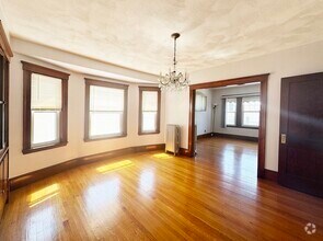 Building Photo - 211 Gladstone St