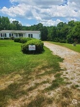Building Photo - 563 Golden Ln