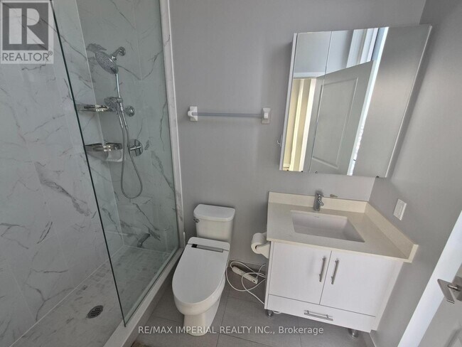 Building Photo - 75 Oneida Crescent