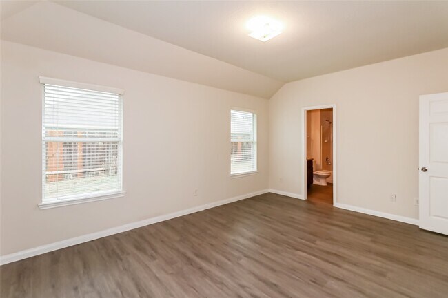 Foto del edificio - 5542 Latta Plantation Dr