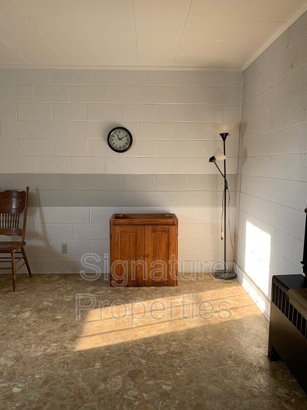 Building Photo - 1211 US-58