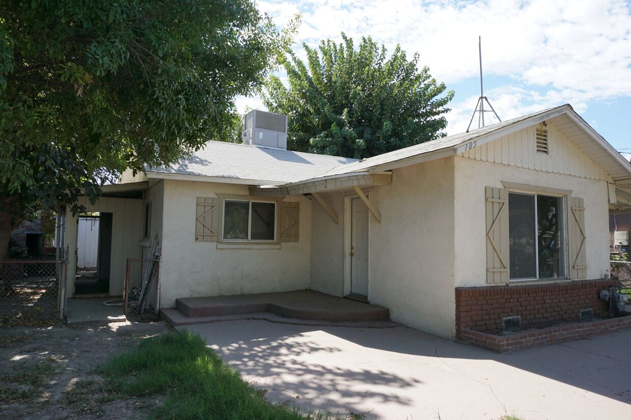 Primary Photo - Spacious Home in Southwest Bakersfield