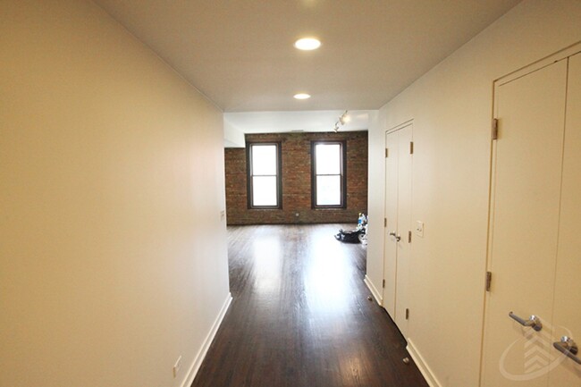 Building Photo - 1330 W Madison St
