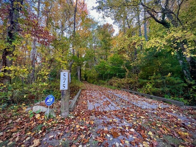 Foto del edificio - 575 Beaverdam Rd