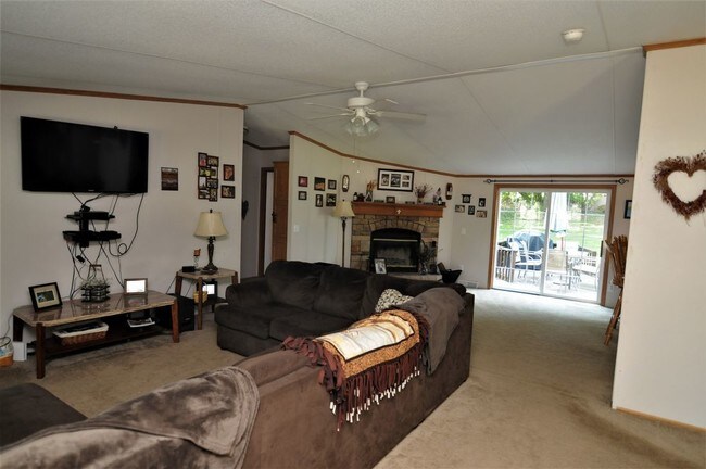 Foto del edificio - 5642 Pigeon Hill Rd