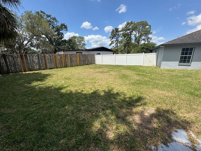 Building Photo - COMING SOON 3-2 Stunning House
